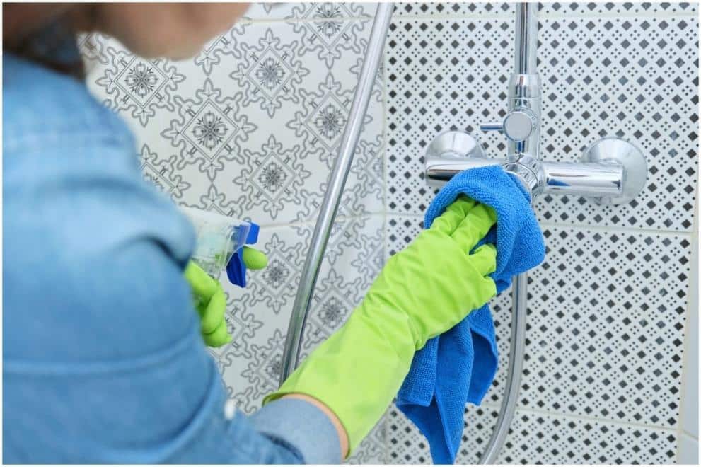 shower room cleaning